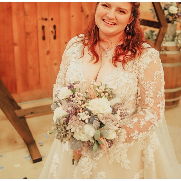 Meet your Posher, Abigail - Picture 1 of 1